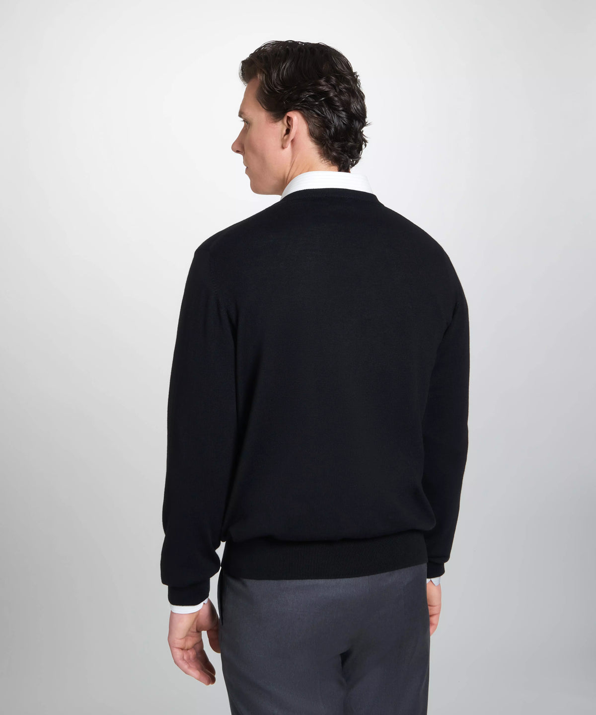 Black Merino Wool V-Neck Sweater Thomas Pink Black Merino Wool V-Neck Sweater Thomas Pink